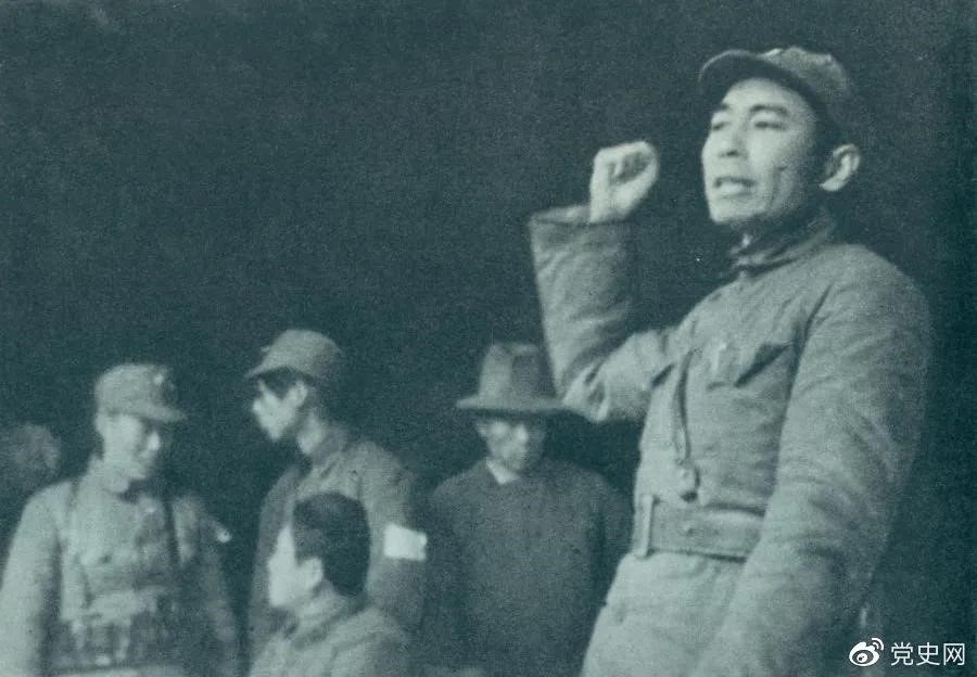 1939年2月23日，周恩來到皖南新四軍軍部，傳達黨中央關于新四軍向北向敵后發展的方針。