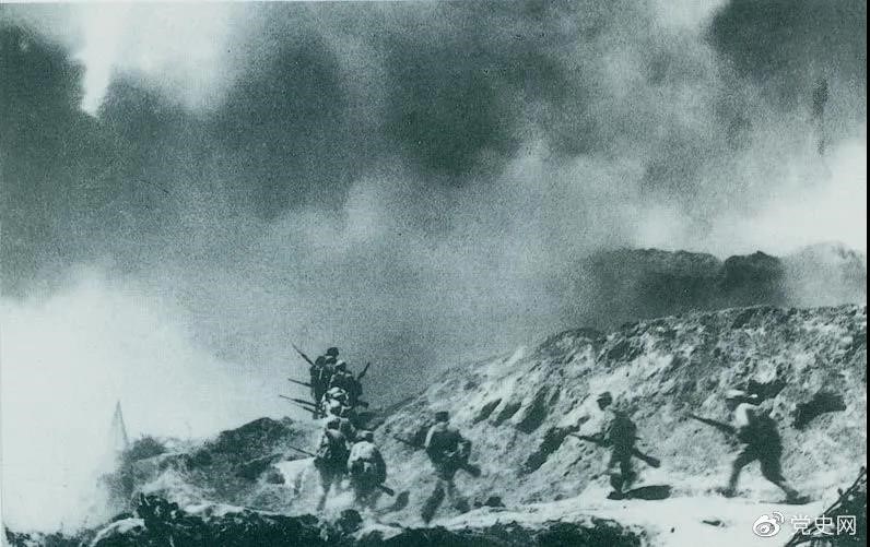 　　1948年2月28日至3月3日，西北野戰軍發起宜川戰役，殲滅國民黨軍2.9萬余人，取得了轉入外線作戰后的第一個大勝利。圖為部隊攻占瓦子街。 