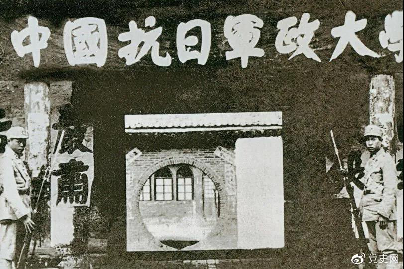 1937年3月2日，毛澤東為中國人民抗日軍政大學第二期第二隊學員題詞：“要學習朱總司令：度量大如海，意志堅如鋼?！眻D為抗日軍政大學舊址。